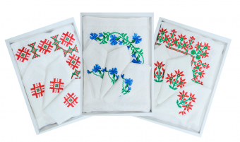 Комплект столового белья с элементами вышивки